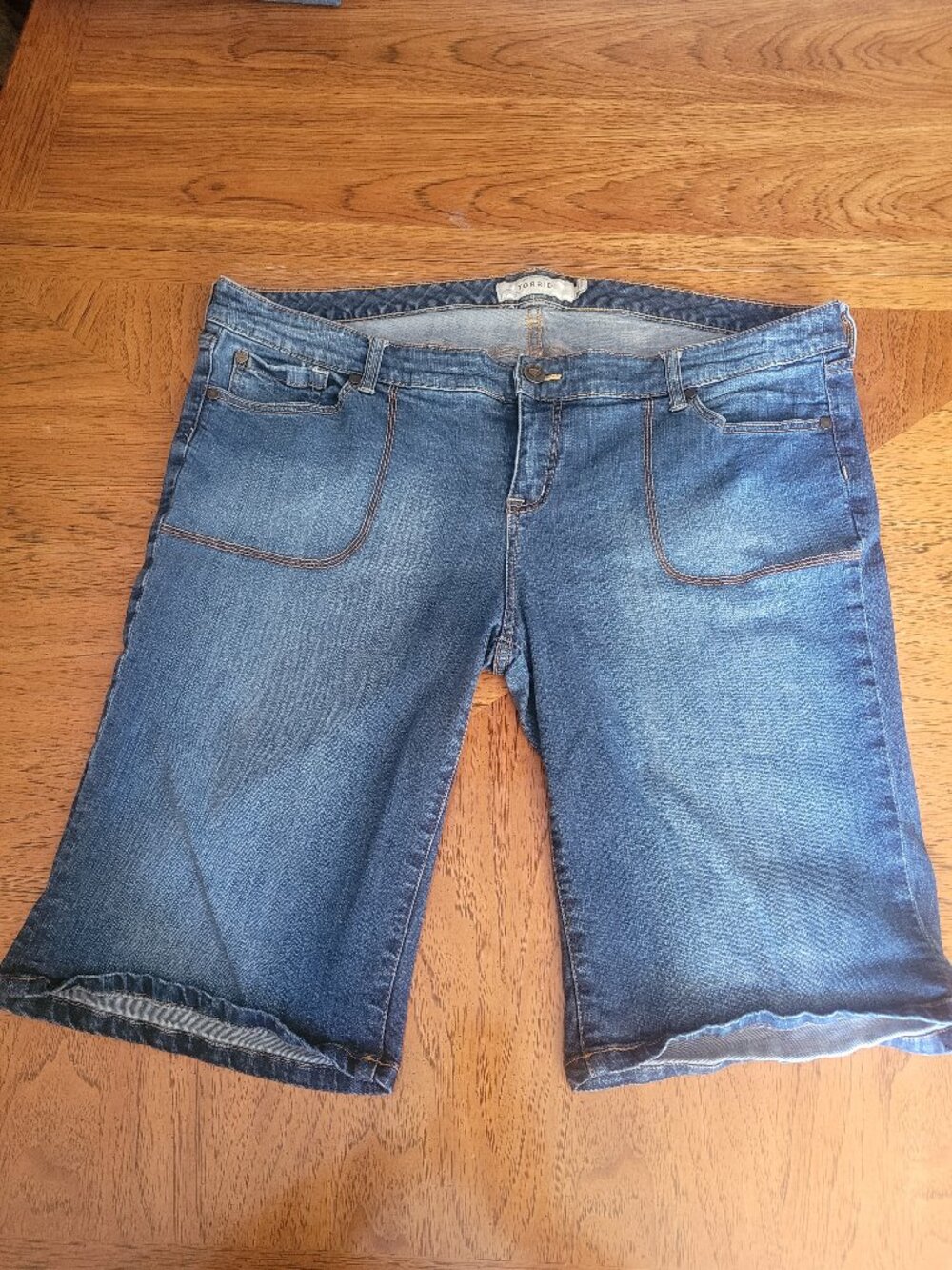 Torrid Jean Shorts Decorative Pocket Stitch size 18